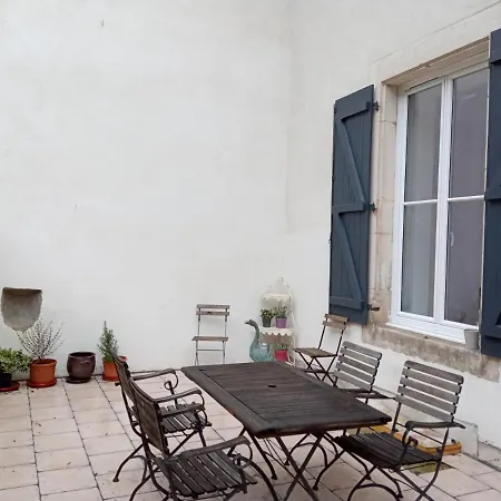 La Maison De Guest house *
